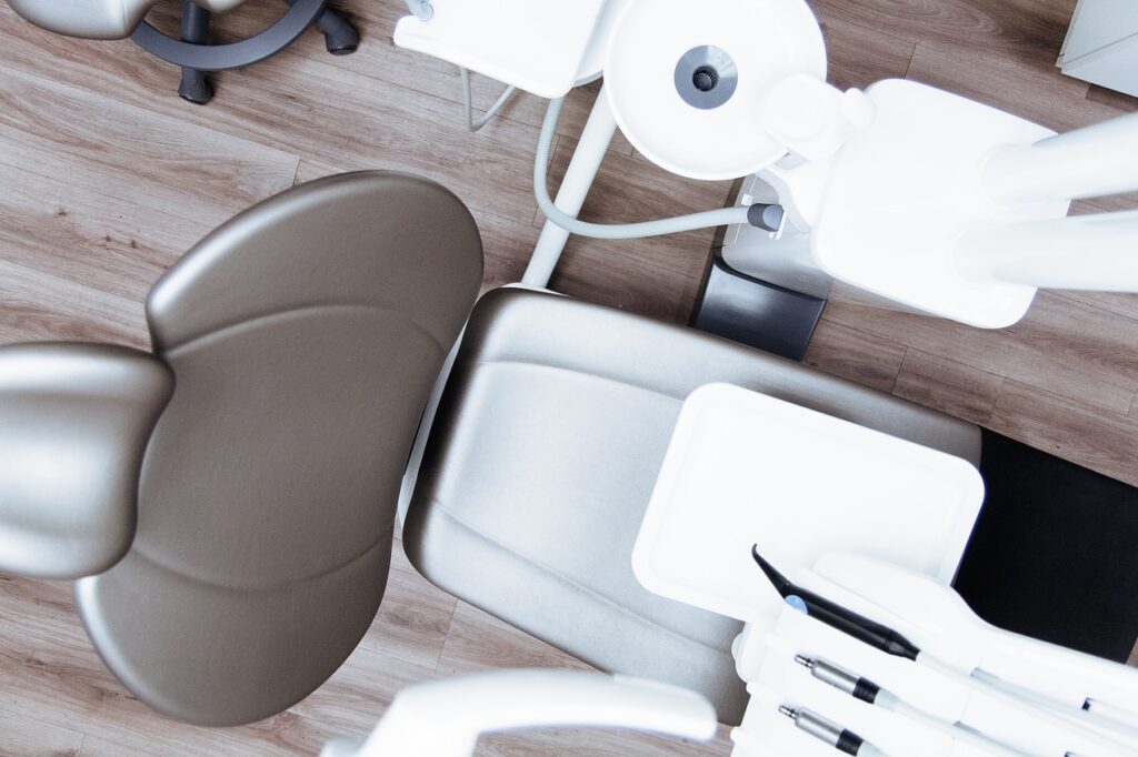dentist, dental chair, clinic-2589771.jpg