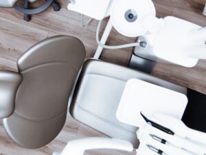 dentist, dental chair, clinic-2589771.jpg